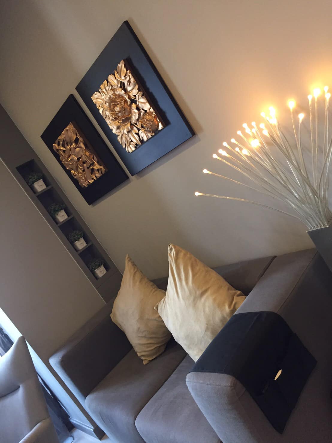 Fully furnished 1-bed, 1-bath condo at M Silom, 47 sqm, for rent 35,000–38,000 THB/month. Prime location near BTS Chong Nonsi. Rooftop pool, gym, and more.