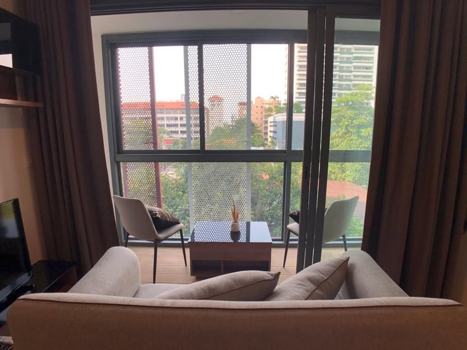Rent a fully furnished 1-bedroom condo at Taka Haus, Ekkamai. 44 sqm, 5th floor, 21,800 THB/month. Modern amenities, close to BTS Ekkamai, Gateway Ekkamai