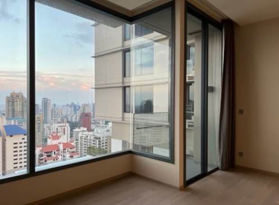 Discover luxury living at The Esse Asoke with this 2-bedroom, 2-bathroom corner condo for sale. High floor, 75.5 sqm, fully furnished. Sale for 20,000,000 THB
