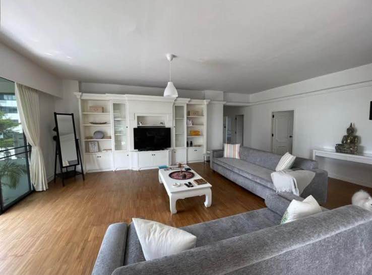 Spacious 3-bed, 2-bath, 287 sqm condo in Sukhumvit. Rent for 80,000 THB/month. Pet-friendly, near BTS Thonglor, Villa Market & TOPS Thonglor. Quiet, green views.