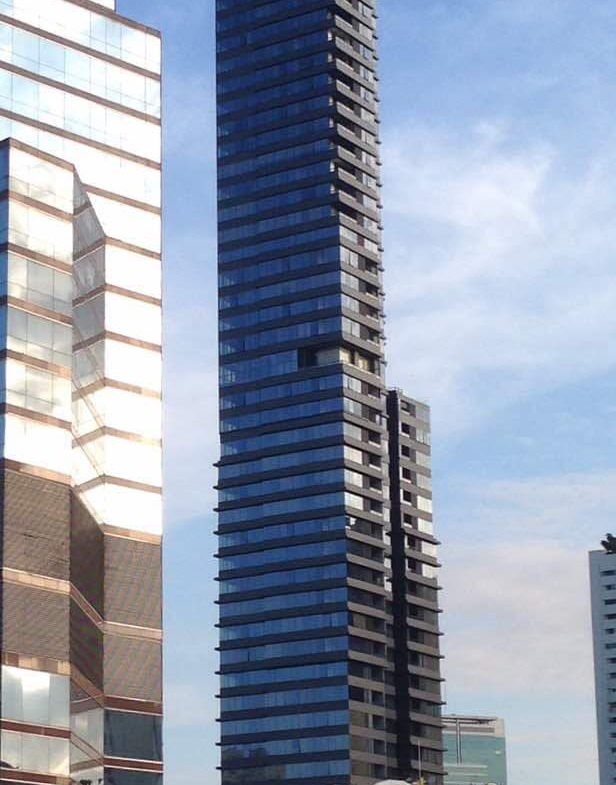 Fully furnished 1-bed, 1-bath condo at M Silom, 47 sqm, for rent 35,000–38,000 THB/month. Prime location near BTS Chong Nonsi. Rooftop pool, gym, and more.
