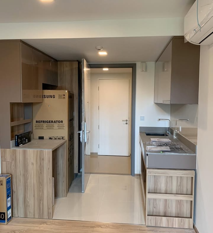 Rent a fully furnished 1-bedroom condo at Taka Haus, Ekkamai. 44 sqm, 5th floor, 21,800 THB/month. Modern amenities, close to BTS Ekkamai, Gateway Ekkamai
