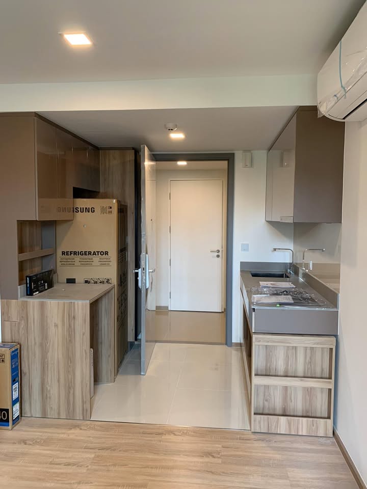 Rent a fully furnished 1-bedroom condo at Taka Haus, Ekkamai. 44 sqm, 5th floor, 21,800 THB/month. Modern amenities, close to BTS Ekkamai, Gateway Ekkamai