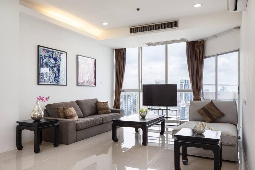 Spacious 3-bedroom 3-bathroom condo for rent @ Waterford Diamond Sukhumvit 30/1 for 80,000 THB/month. Enjoy modern luxury with prime Sukhumvit living near BTS Emporium