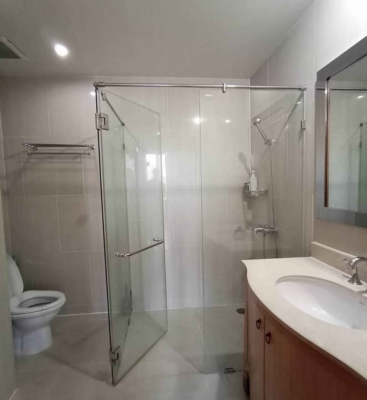 Spacious 2-Bedroom Condo for Rent at The Empire Place Sathorn. Fully furnished, 100 sqm, 7th floor. Prime location near BTS Chong Nonsi. Rent: 45,000 THB/month
