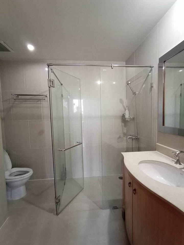 Spacious 2-Bedroom Condo for Rent at The Empire Place Sathorn. Fully furnished, 100 sqm, 7th floor. Prime location near BTS Chong Nonsi. Rent: 45,000 THB/month