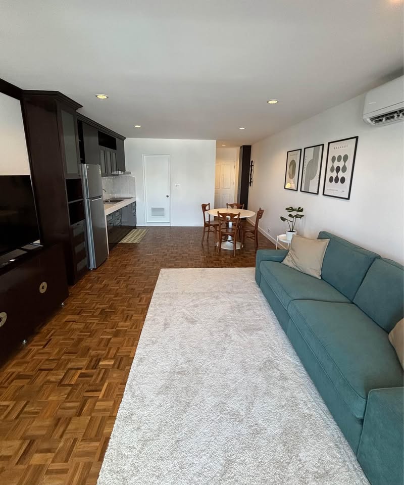 Discover a 1-bedroom condo for sale at Baan Sukhumvit, 800 m from BTS Thong Lor. Fully furnished offering 2 balconies and 60 sqm of luxury living for THB 4.8M