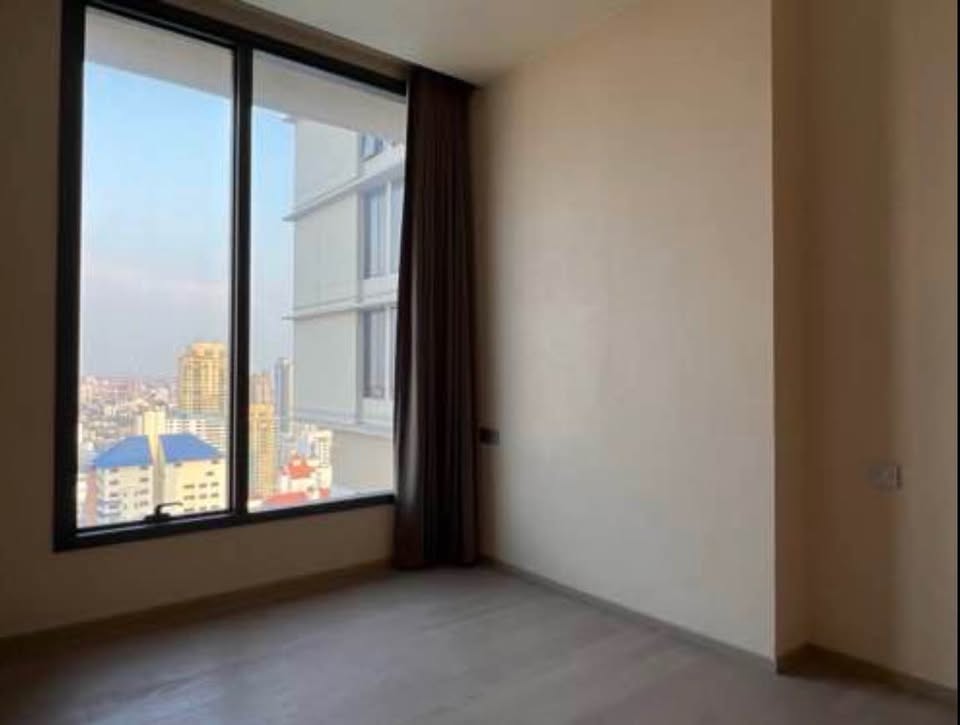 Discover luxury living at The Esse Asoke with this 2-bedroom, 2-bathroom corner condo for sale. High floor, 75.5 sqm, fully furnished. Sale for 20,000,000 THB