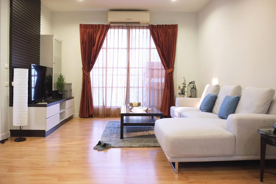3-BR Condo at CitiSmart Sukhumvit 18, 120 sqm, Penthouse floor, near BTS Asok & MRT Sukhumvit. Rent: 75,000 THB/month. Fully furnished with modern amenities.
