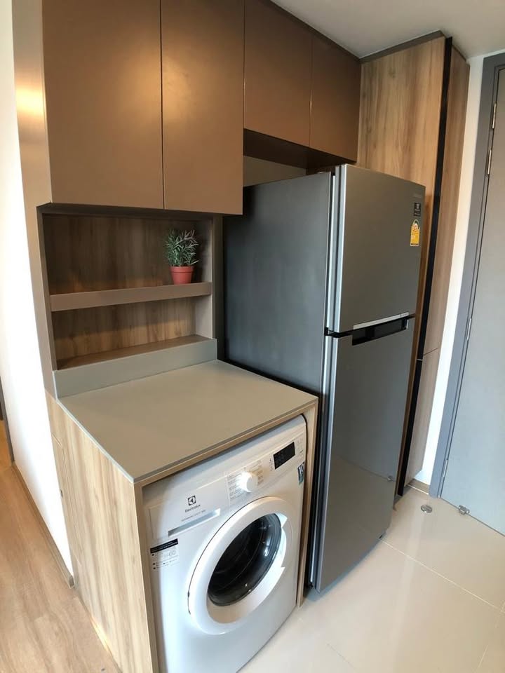 Rent a fully furnished 1-bedroom condo at Taka Haus, Ekkamai. 44 sqm, 5th floor, 21,800 THB/month. Modern amenities, close to BTS Ekkamai, Gateway Ekkamai