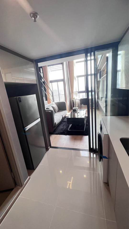 1-BR Condo at Ideo Rama 9 - Asoke, 35 sqm, high floor, near Phra Ram 9 MRT. Rent: 28,000 THB/month. Fully furnished with modern amenities.
