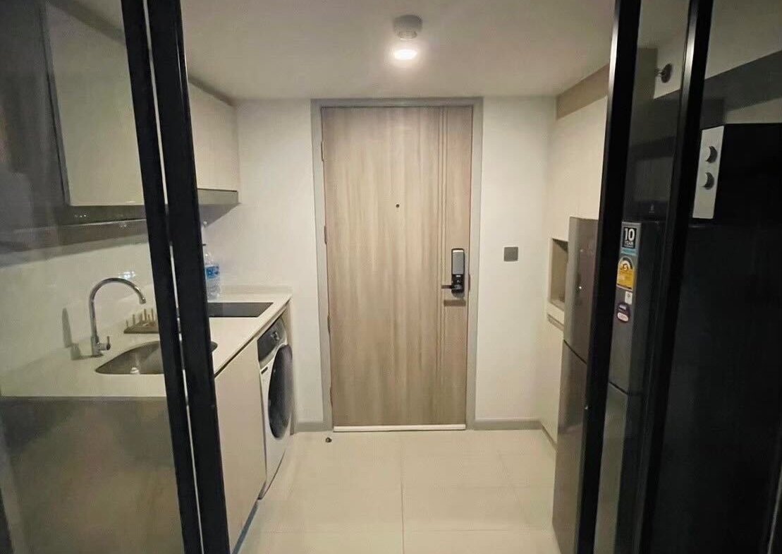 Spacious 2-bed, 2-bath condo at Supreme Ville, 118.25 sqm, for rent at 60,000 THB/month. Prime location near Lumphini MRT. Fully furnished.