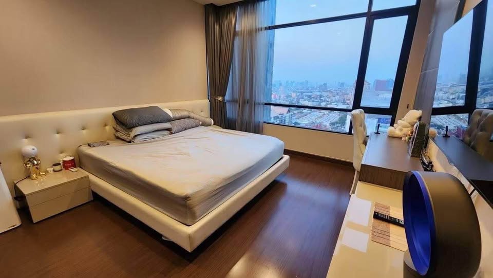Modern 2-bedrooms, 2-bathrooms condo at Ivy Ampio, 82 sqm, near MRT Cultural Center. Rent 60K/month or Sale 17M. Fully furnished, east-facing views.