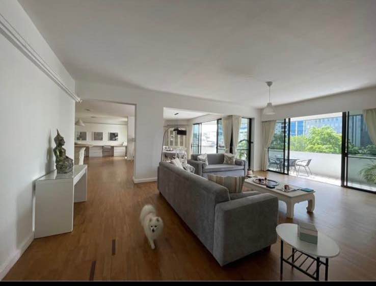 Spacious 3-bed, 2-bath, 287 sqm condo in Sukhumvit. Rent for 80,000 THB/month. Pet-friendly, near BTS Thonglor, Villa Market & TOPS Thonglor. Quiet, green views.