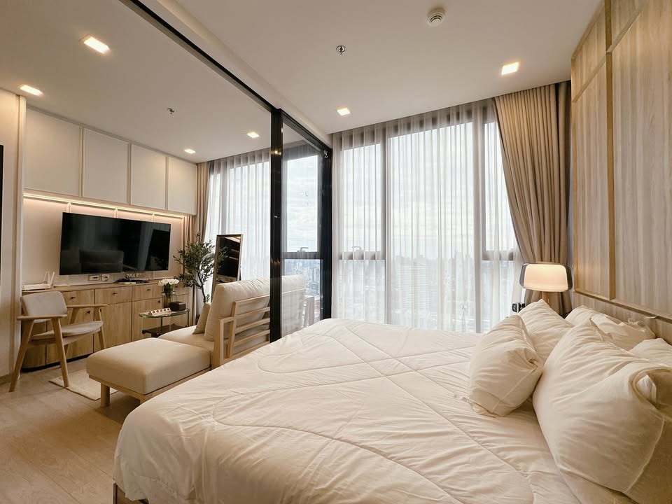 Stylish 1-bedroom condo for rent at One9Five Asoke. Fully furnished, 36 sqm, near MRT Rama 9 and Central Rama 9. Luxurious living at 36,000 THB/month!