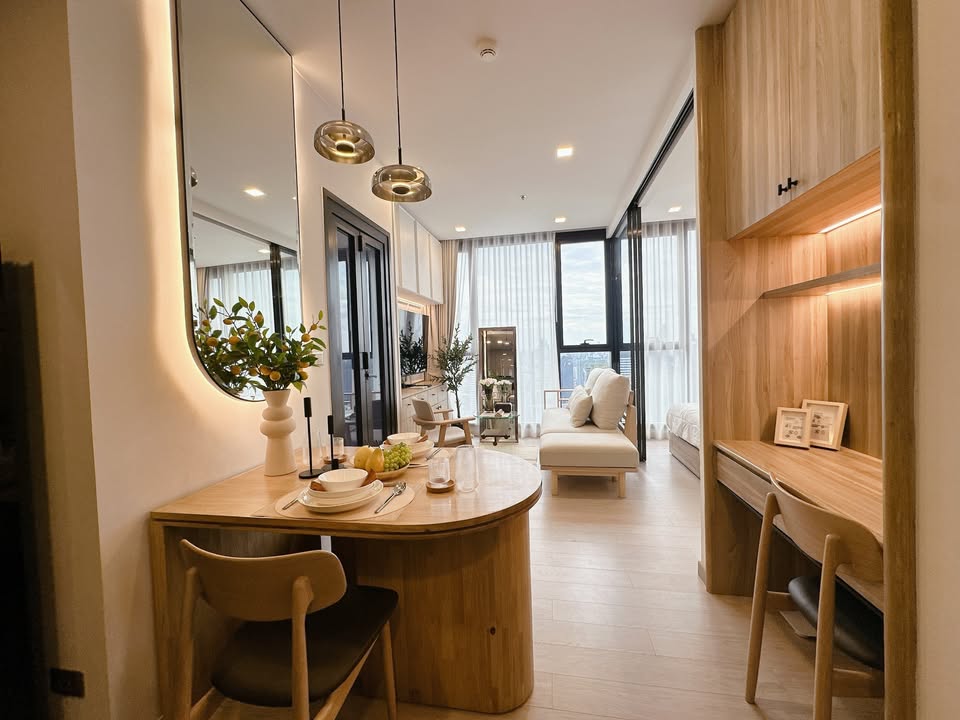 Stylish 1-bedroom condo for rent at One9Five Asoke. Fully furnished, 36 sqm, near MRT Rama 9 and Central Rama 9. Luxurious living at 36,000 THB/month!