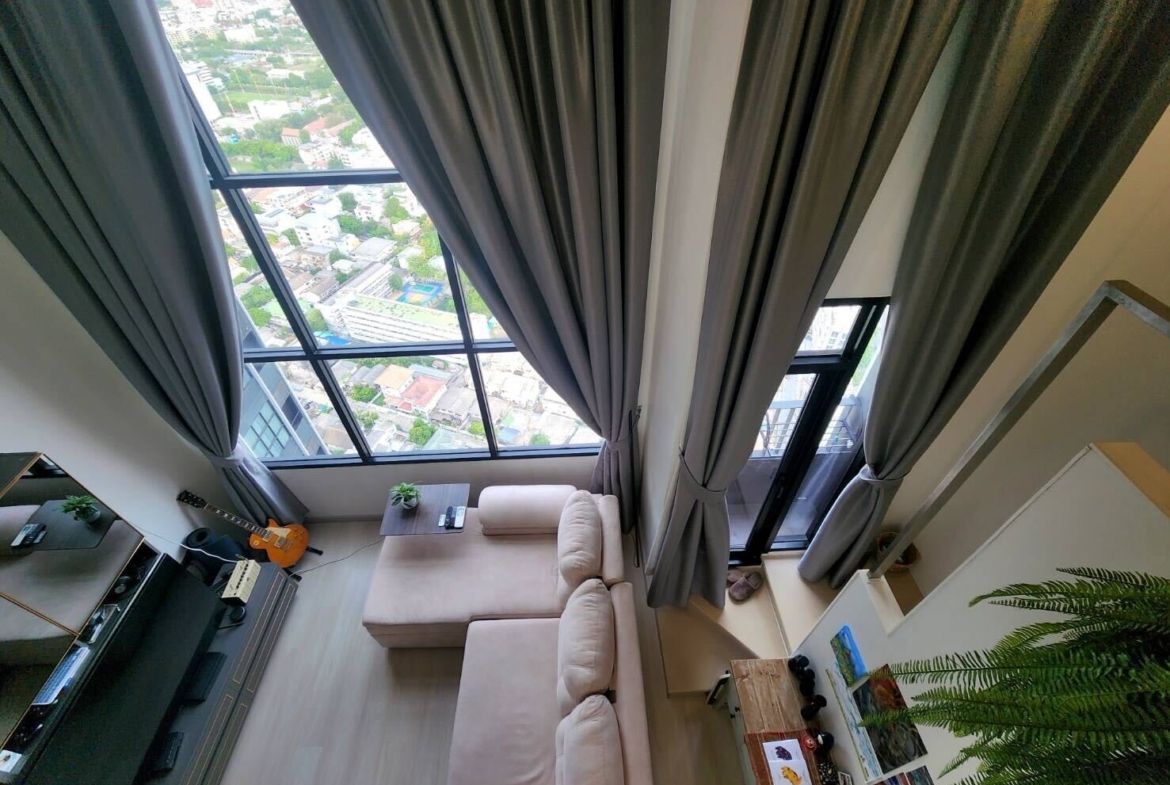 Spacious 2-bed, 2-bath condo at Supreme Ville, 118.25 sqm, for rent at 60,000 THB/month. Prime location near Lumphini MRT. Fully furnished.