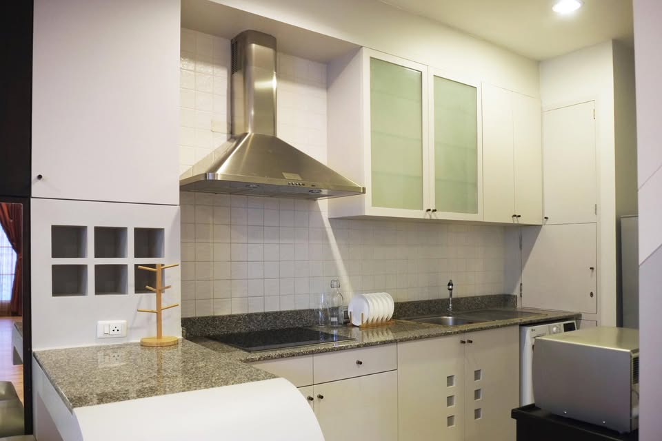 3-BR Condo at CitiSmart Sukhumvit 18, 120 sqm, Penthouse floor, near BTS Asok & MRT Sukhumvit. Rent: 75,000 THB/month. Fully furnished with modern amenities.