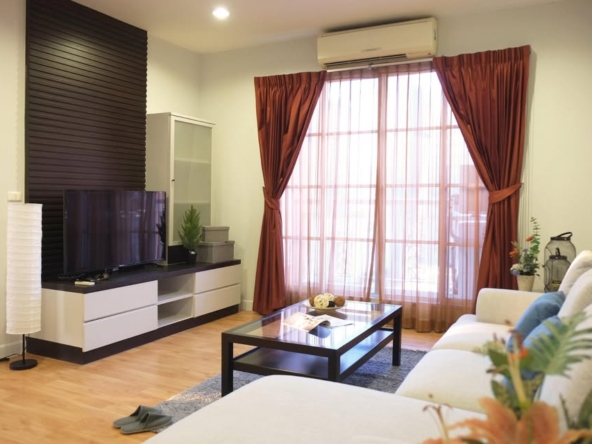3-BR Condo at CitiSmart Sukhumvit 18, 120 sqm, Penthouse floor, near BTS Asok & MRT Sukhumvit. Rent: 75,000 THB/month. Fully furnished with modern amenities.