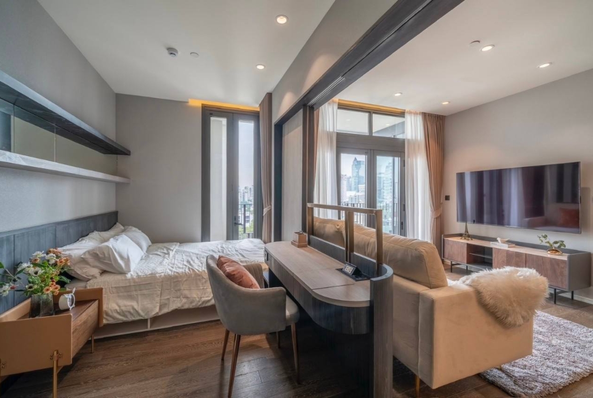 2-bed, 2-bath condo at MUNIQ Sukhumvit 23, 86 sqm. Rent for 95K/month, sale for 22M THB. Fully furnished, near BTS Asok.