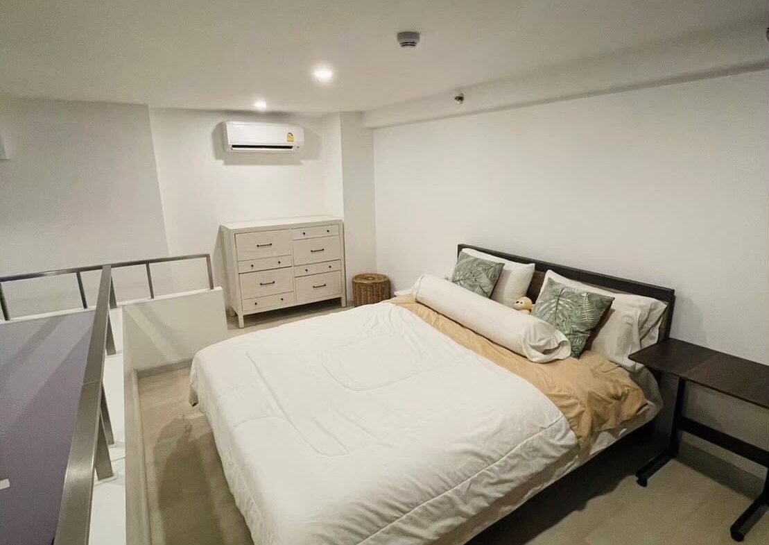 Spacious 2-bed, 2-bath condo at Supreme Ville, 118.25 sqm, for rent at 60,000 THB/month. Prime location near Lumphini MRT. Fully furnished.