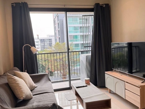1-Bedroom, 1-Bathroom Condo at Socio Reference 61, 42.62 sqm, Rent ฿20,000/month or Purchase ฿4.6M, Near BTS Ekkamai, Fully Furnished