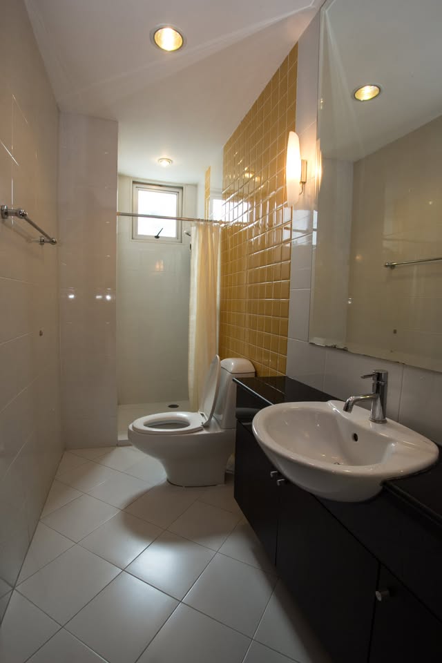 3-BR Condo at CitiSmart Sukhumvit 18, 120 sqm, Penthouse floor, near BTS Asok & MRT Sukhumvit. Rent: 75,000 THB/month. Fully furnished with modern amenities.
