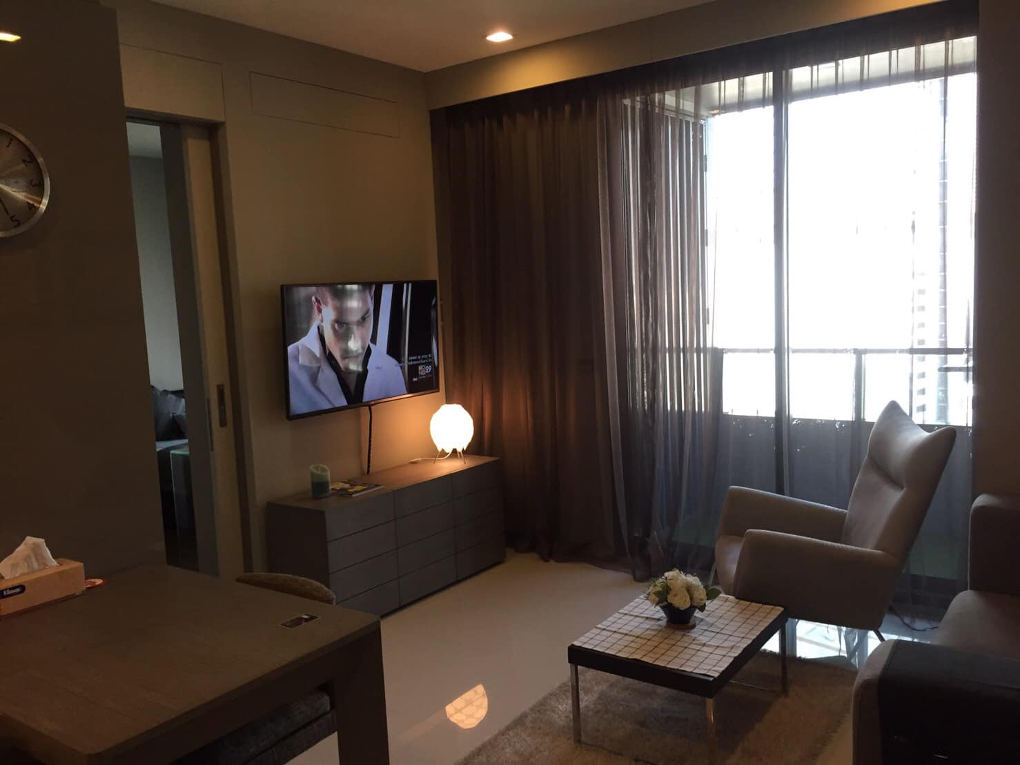 Fully furnished 1-bed, 1-bath condo at M Silom, 47 sqm, for rent 35,000–38,000 THB/month. Prime location near BTS Chong Nonsi. Rooftop pool, gym, and more.