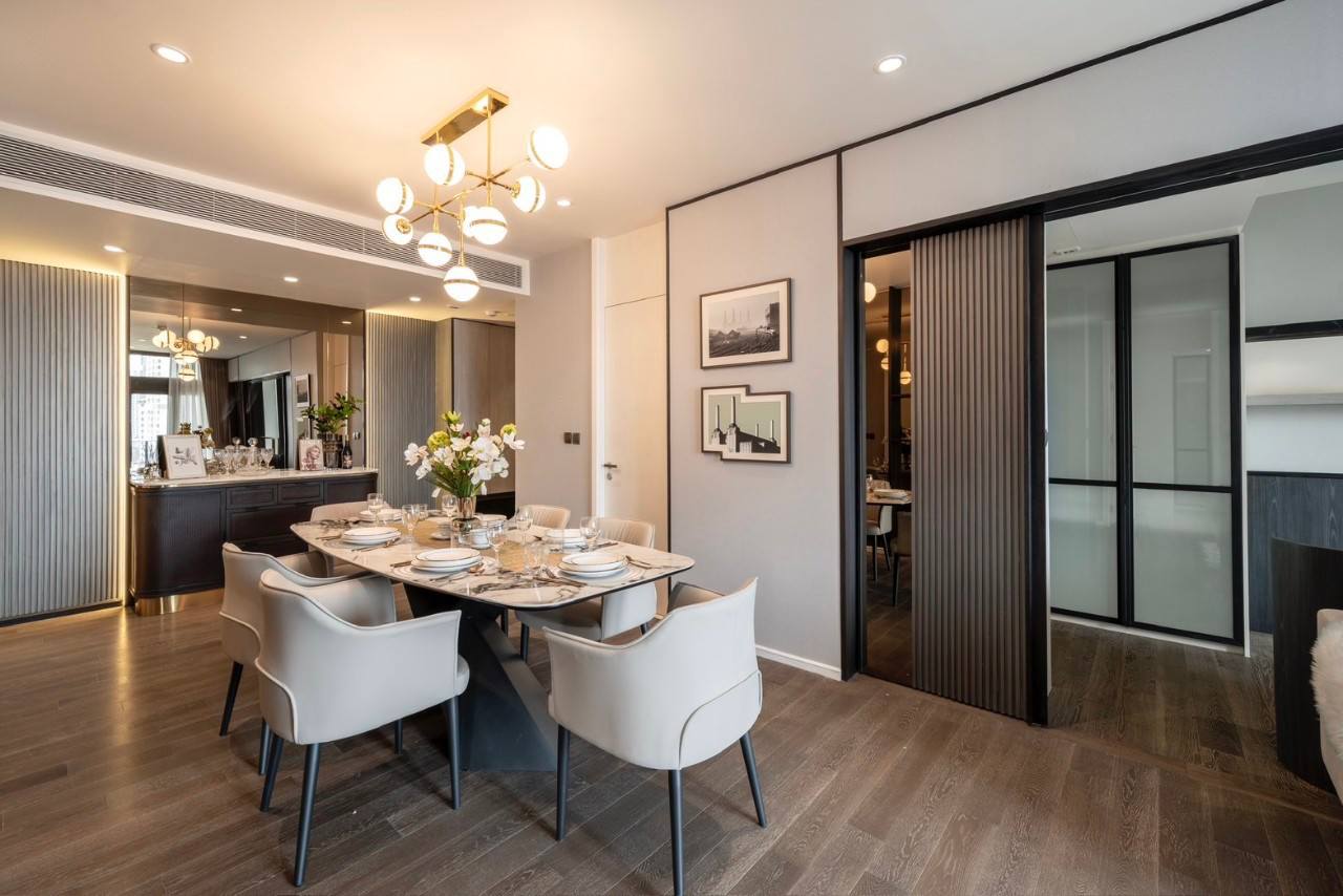 2-bed, 2-bath condo at MUNIQ Sukhumvit 23, 86 sqm. Rent for 95K/month, sale for 22M THB. Fully furnished, near BTS Asok.