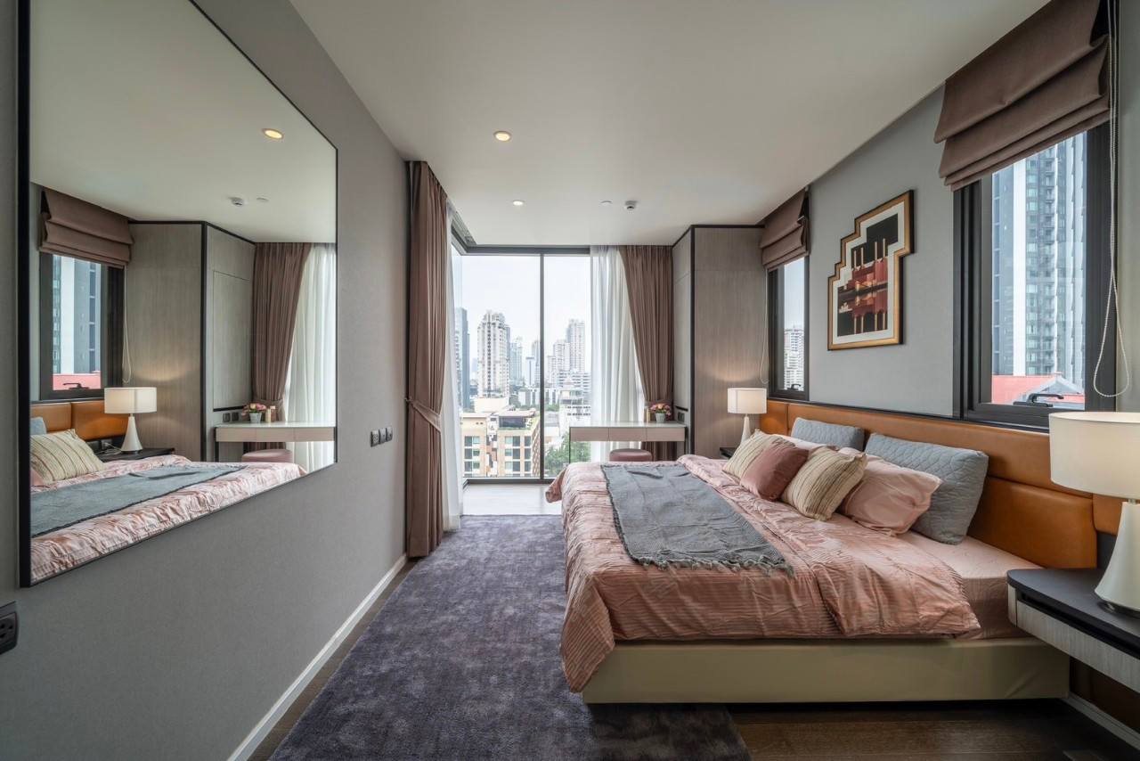 2-bed, 2-bath condo at MUNIQ Sukhumvit 23, 86 sqm. Rent for 95K/month, sale for 22M THB. Fully furnished, near BTS Asok.