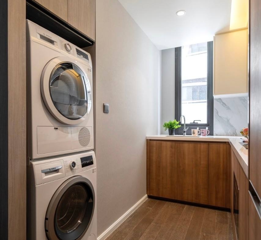 2-bed, 2-bath condo at MUNIQ Sukhumvit 23, 86 sqm. Rent for 95K/month, sale for 22M THB. Fully furnished, near BTS Asok.