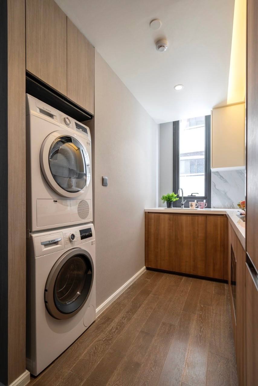 2-bed, 2-bath condo at MUNIQ Sukhumvit 23, 86 sqm. Rent for 95K/month, sale for 22M THB. Fully furnished, near BTS Asok.