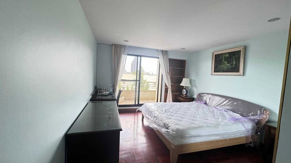 2-bed, 2-bath condo at Supreme Ville, 118.25 sqm. Rent for 60K/month, near BTS Chong Nonsi Station. Fully furnished with premium amenities.