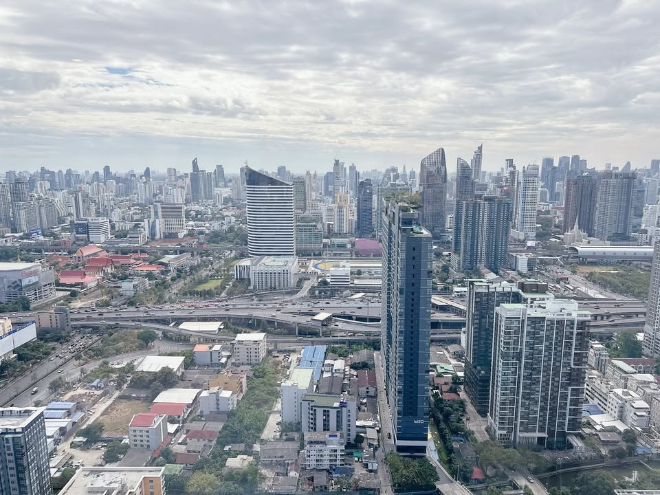 Stylish 1-bedroom condo for rent at One9Five Asoke. Fully furnished, 36 sqm, near MRT Rama 9 and Central Rama 9. Luxurious living at 36,000 THB/month!