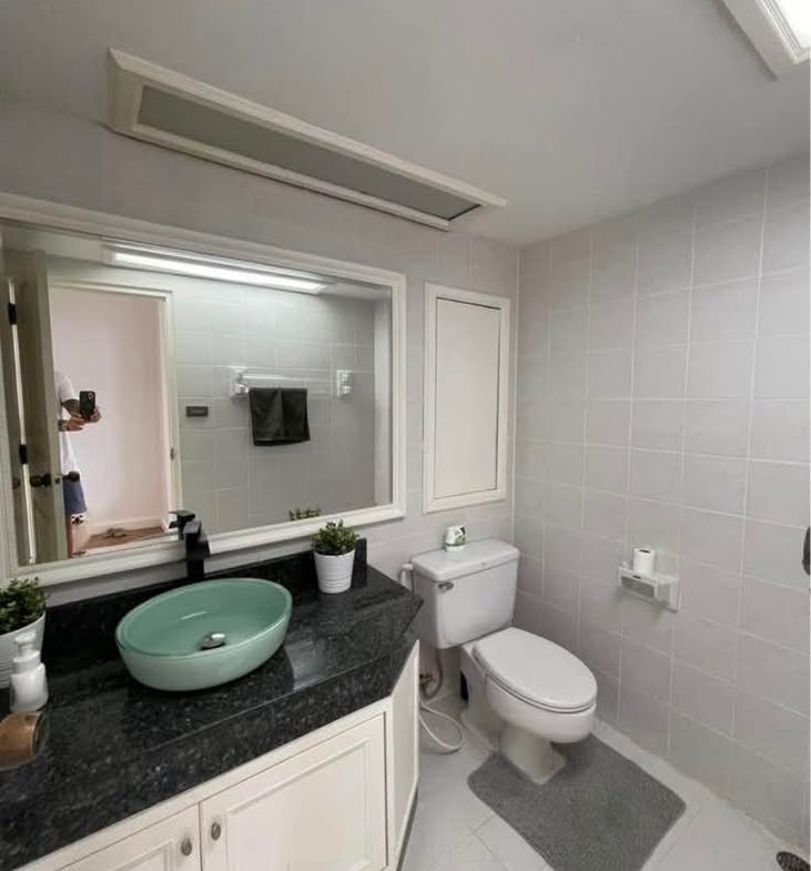 Spacious 3-bed, 2-bath, 287 sqm condo in Sukhumvit. Rent for 80,000 THB/month. Pet-friendly, near BTS Thonglor, Villa Market & TOPS Thonglor. Quiet, green views.