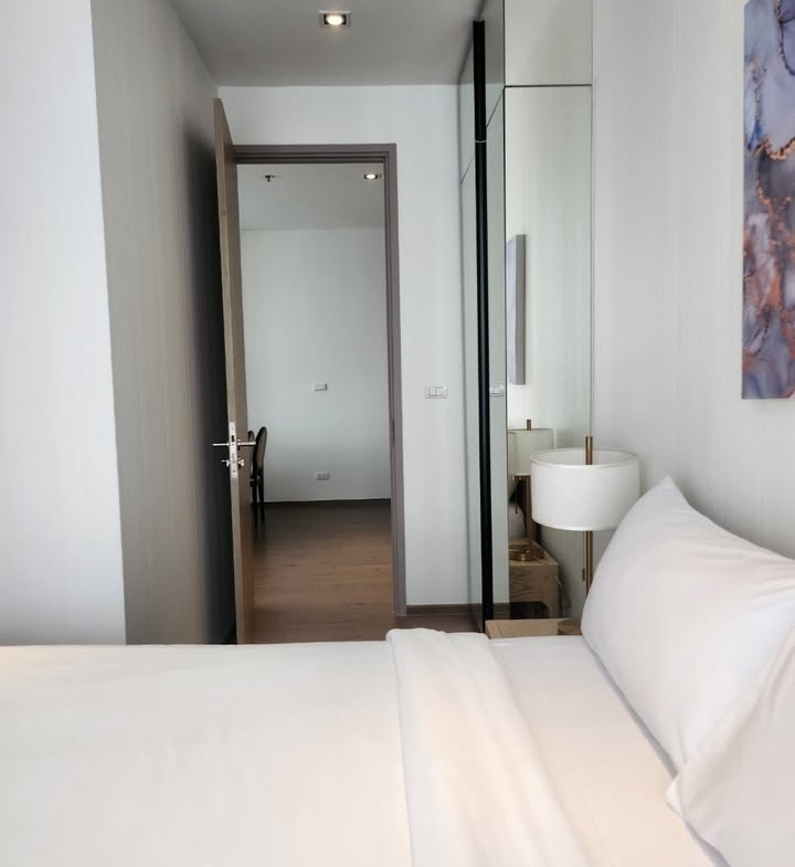 Fully furnished 2-bedroom 1-bathroom condo, 56 sqm, at Park Origin Phrom Phong. Luxurious facilities, 39th floor, BTS nearby. Rent 55K/month.