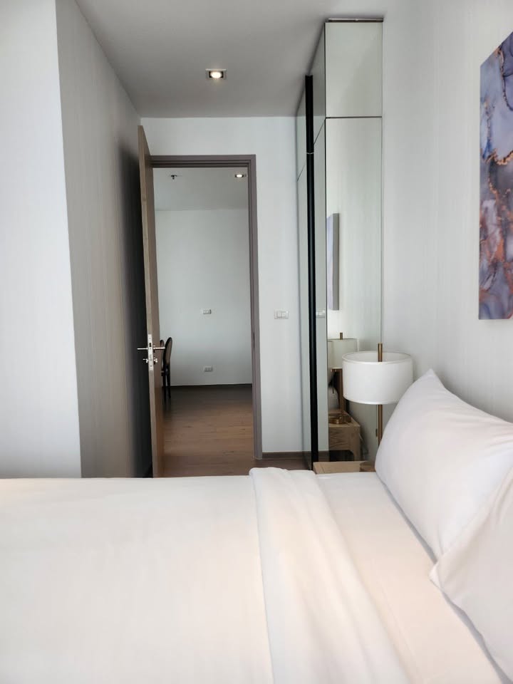 Fully furnished 2-bedroom 1-bathroom condo, 56 sqm, at Park Origin Phrom Phong. Luxurious facilities, 39th floor, BTS nearby. Rent 55K/month.