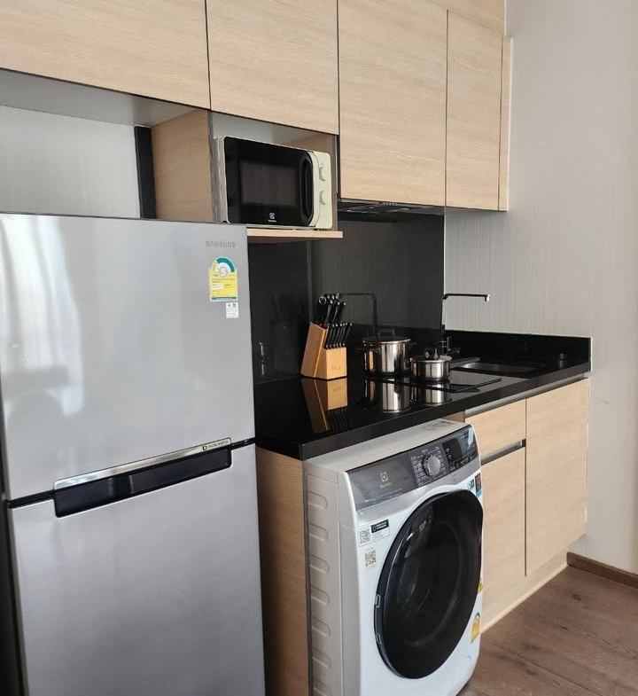 Fully furnished 2-bedroom 1-bathroom condo, 56 sqm, at Park Origin Phrom Phong. Luxurious facilities, 39th floor, BTS nearby. Rent 55K/month.