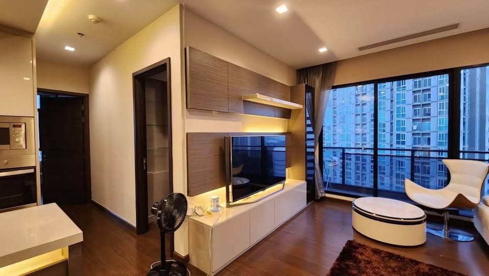 Modern 2-bedrooms, 2-bathrooms condo at Ivy Ampio, 82 sqm, near MRT Cultural Center. Rent 60K/month or Sale 17M. Fully furnished, east-facing views.