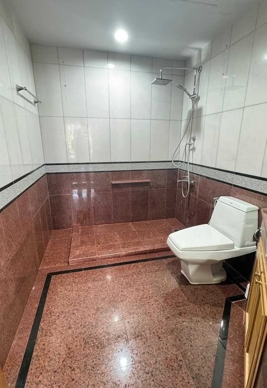 2-bed, 2-bath condo at Supreme Ville, 118.25 sqm. Rent for 60K/month, near BTS Chong Nonsi Station. Fully furnished with premium amenities.