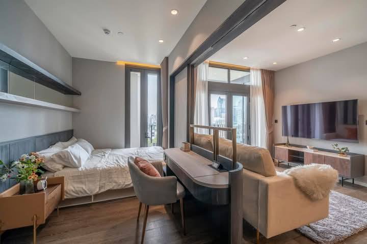 2-bed, 2-bath condo at MUNIQ Sukhumvit 23, 86 sqm. Rent for 95K/month, sale for 22M THB. Fully furnished, near BTS Asok.