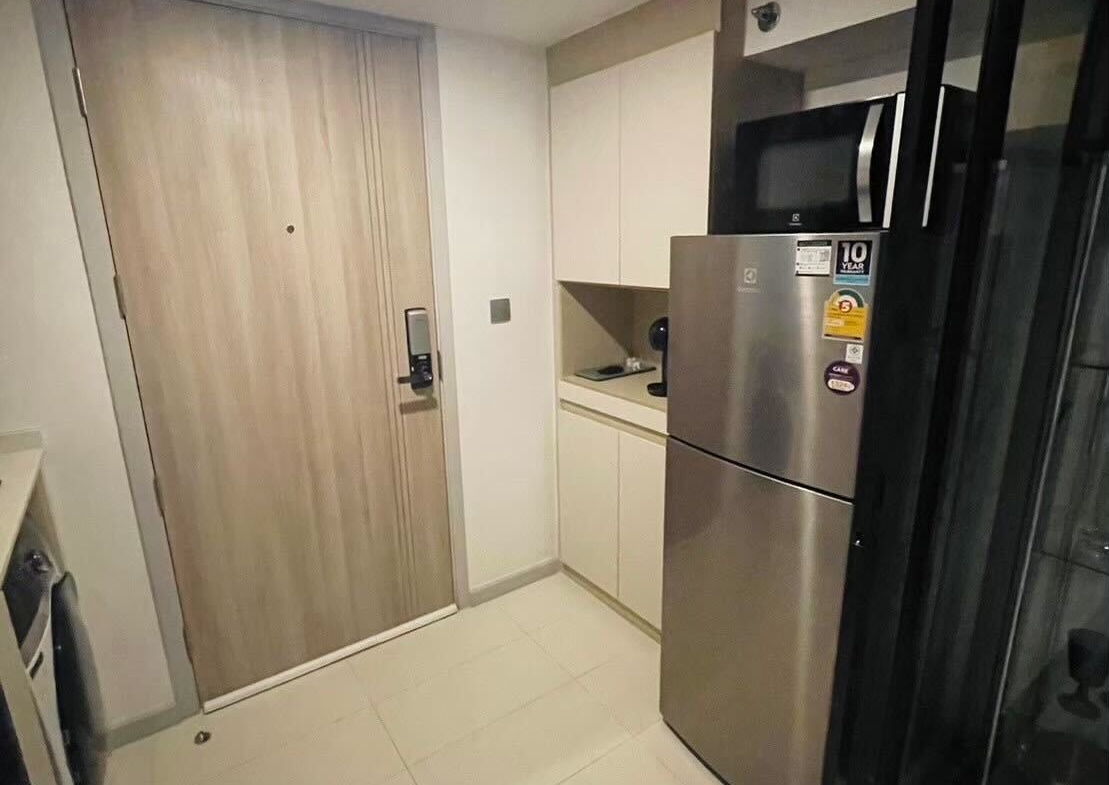 Spacious 2-bed, 2-bath condo at Supreme Ville, 118.25 sqm, for rent at 60,000 THB/month. Prime location near Lumphini MRT. Fully furnished.