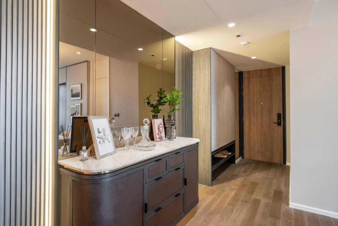 2-bed, 2-bath condo at MUNIQ Sukhumvit 23, 86 sqm. Rent for 95K/month, sale for 22M THB. Fully furnished, near BTS Asok.