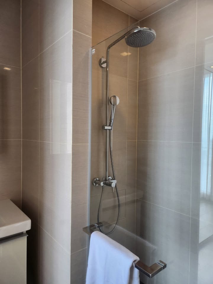 Fully furnished 2-bedroom 1-bathroom condo, 56 sqm, at Park Origin Phrom Phong. Luxurious facilities, 39th floor, BTS nearby. Rent 55K/month.