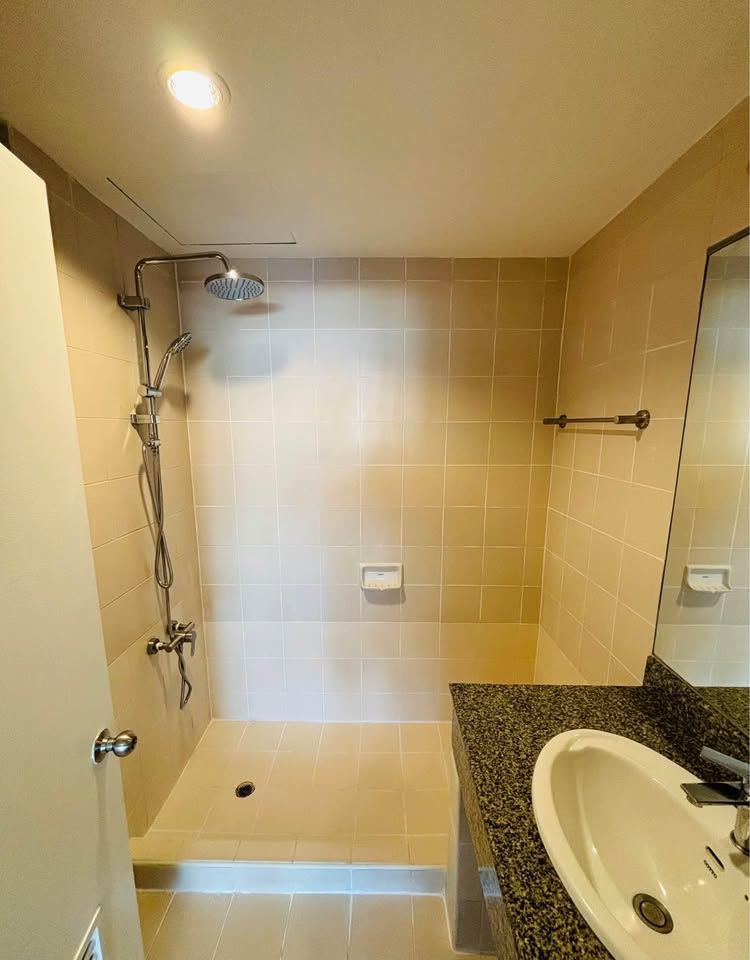 Discover a 1-bedroom condo for sale at Baan Sukhumvit, 800 m from BTS Thong Lor. Fully furnished offering 2 balconies and 60 sqm of luxury living for THB 4.8M