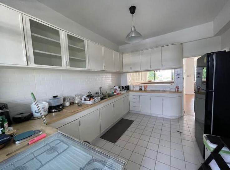 Spacious 3-bed, 2-bath, 287 sqm condo in Sukhumvit. Rent for 80,000 THB/month. Pet-friendly, near BTS Thonglor, Villa Market & TOPS Thonglor. Quiet, green views.
