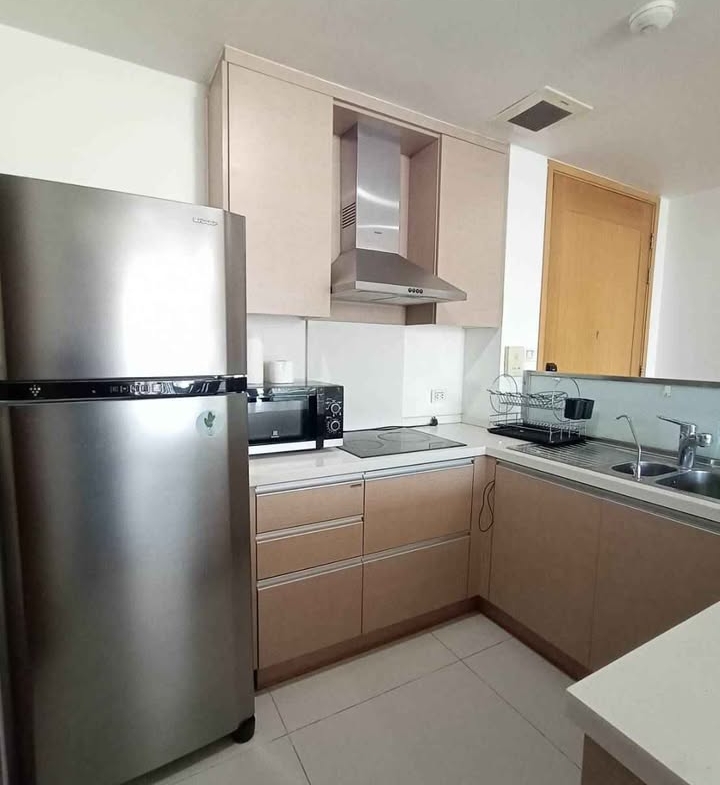 Spacious 2-Bedroom Condo for Rent at The Empire Place Sathorn. Fully furnished, 100 sqm, 7th floor. Prime location near BTS Chong Nonsi. Rent: 45,000 THB/month