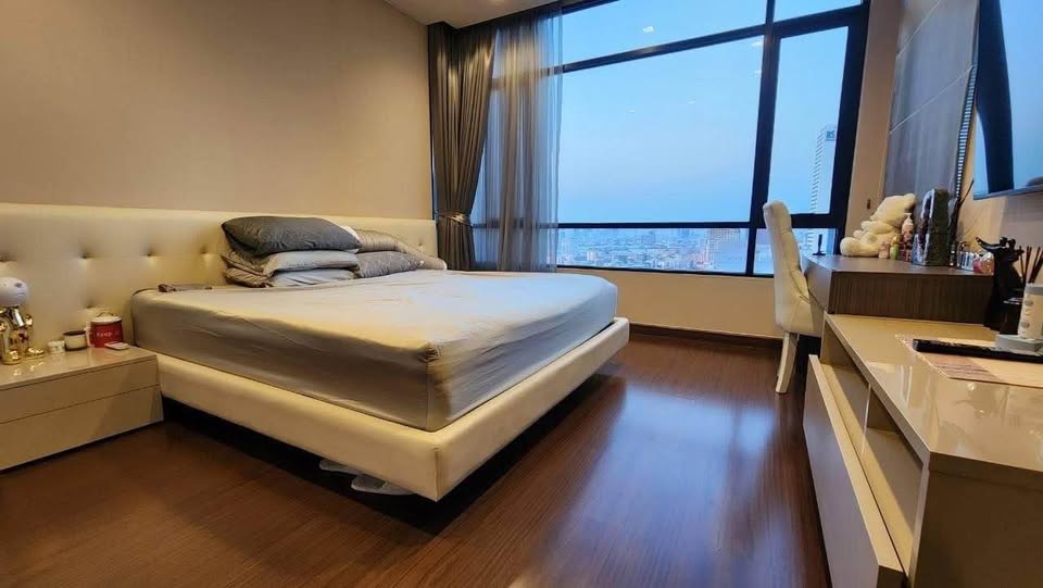 Modern 2-bedrooms, 2-bathrooms condo at Ivy Ampio, 82 sqm, near MRT Cultural Center. Rent 60K/month or Sale 17M. Fully furnished, east-facing views.