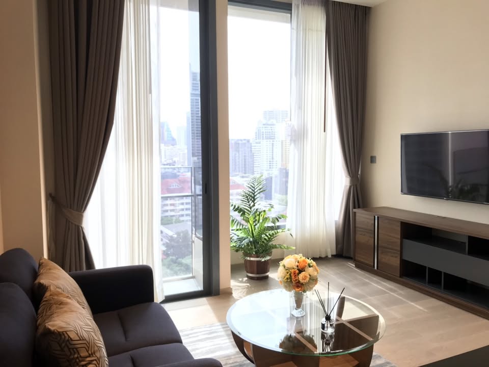 1-bedroom 47.05 sqm condo at The ESSE Asoke, Sukhumvit 21. Luxurious amenities, high ceiling, and stunning views. Rent 43K/month. Near BTS & MRT.