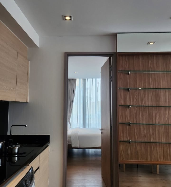 Fully furnished 2-bedroom 1-bathroom condo, 56 sqm, at Park Origin Phrom Phong. Luxurious facilities, 39th floor, BTS nearby. Rent 55K/month.